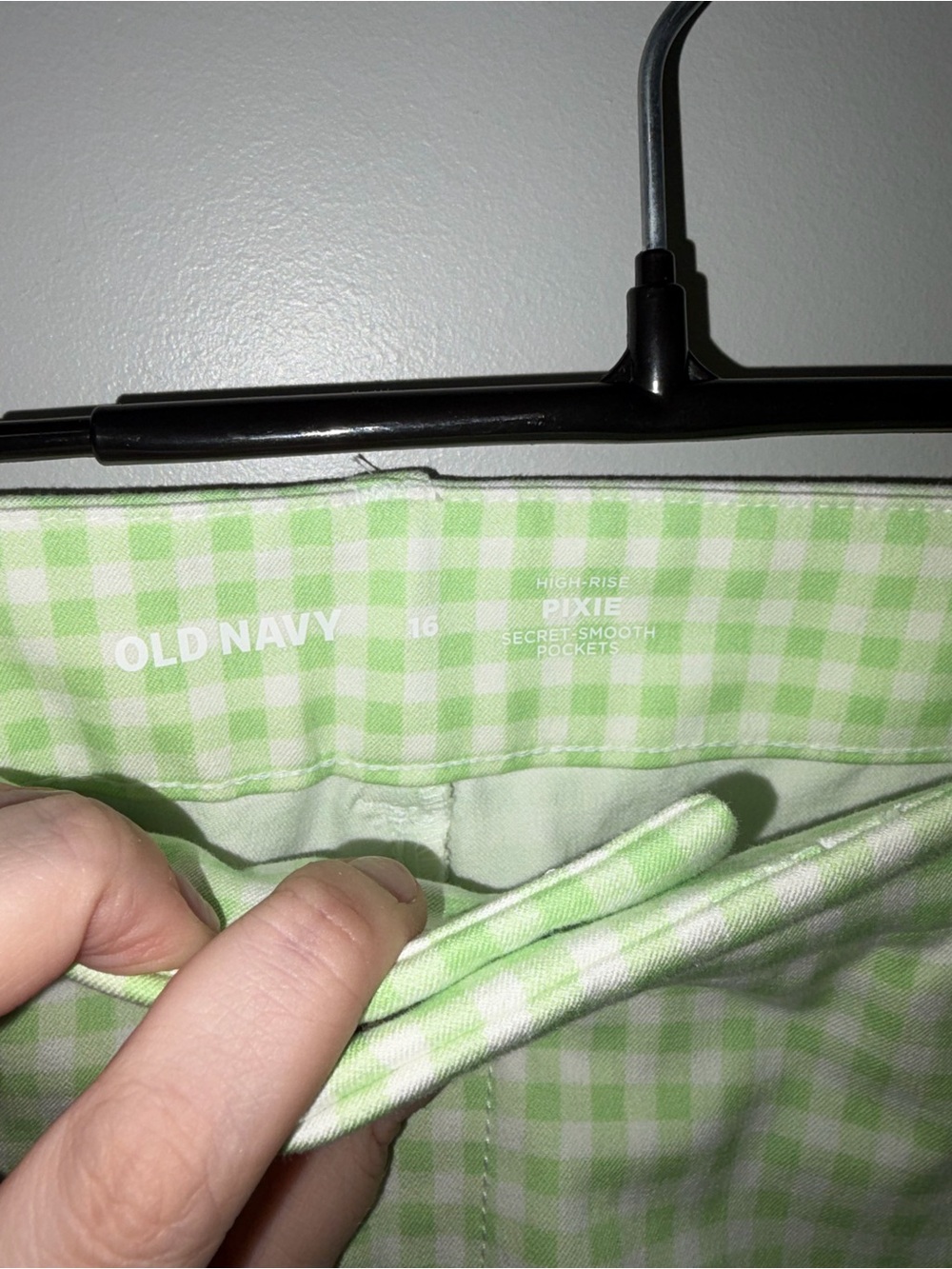 Old Navy High Rise Pixie Shorts Green White Gingham NWT 16 Coastal Vacation - Picture 3 of 4